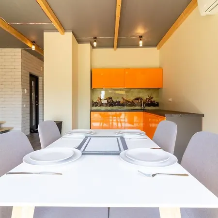 Homemaker Apartment, By Cohost Апартаменты *