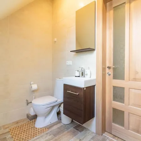 Homemaker Apartment, By Cohost *