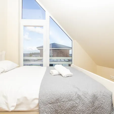 Homemaker Apartment, By Cohost