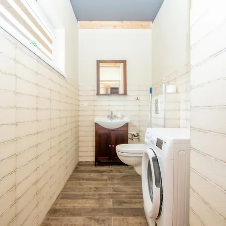 Homemaker Apartment, By Cohost Апартаменты