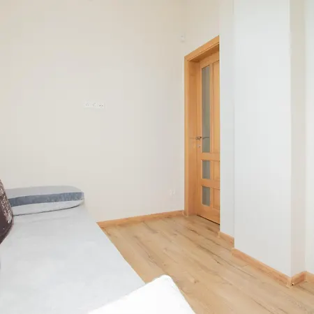 Homemaker Apartment, By Cohost *