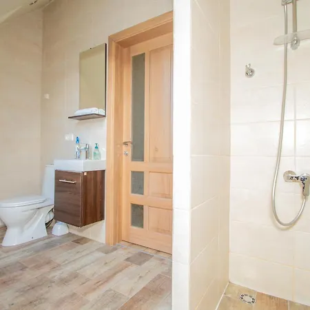 Apartament Homemaker Apartment, By Cohost