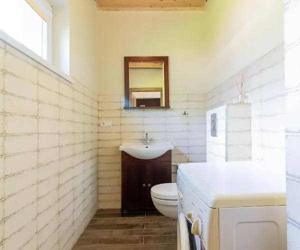 Homemaker Apartment, By Cohost