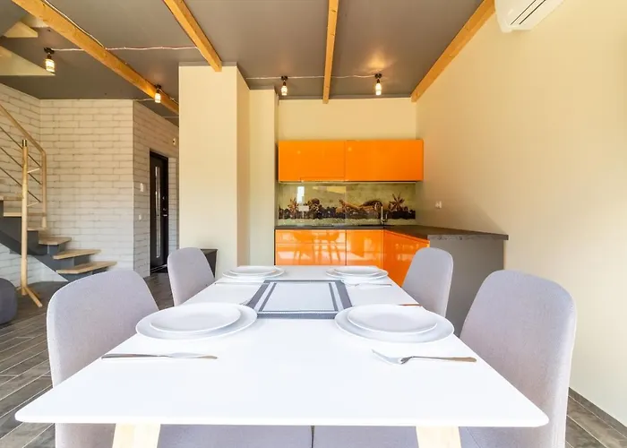 Homemaker Apartment, By Cohost Apartament *