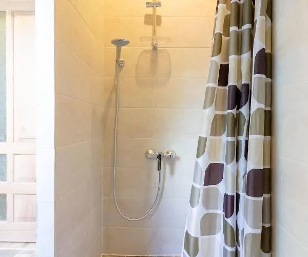 Homemaker Apartment, By Cohost Apartament *