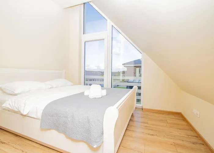 Homemaker Apartment, By Cohost